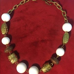 Fashion chunky white & wood beads necklace